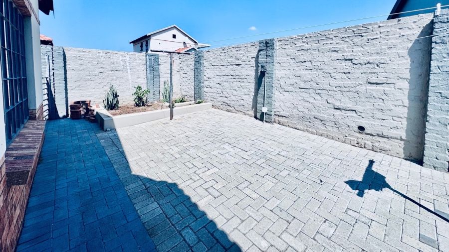 3 Bedroom Property for Sale in Waterkloof East North West